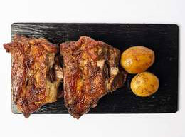 1/2 Menú de costillas asadas + patatas + allioli (2 Personas)