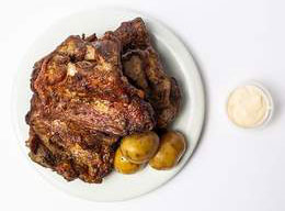 Menú entero de costillas asadas + patatas asadas + 1 allioli